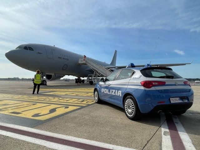 Catanzaro - Provvedimenti di espulsione per due stranieri - Foto: Ufficio stampa Questura di Catanzaro