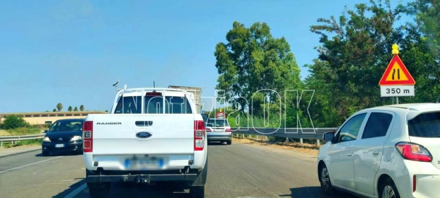 Crotone, protesta ad oltranza sulla SS 106: il popolo scende in strada per riappropriarsi del suo futuro - Foto: Redazione 