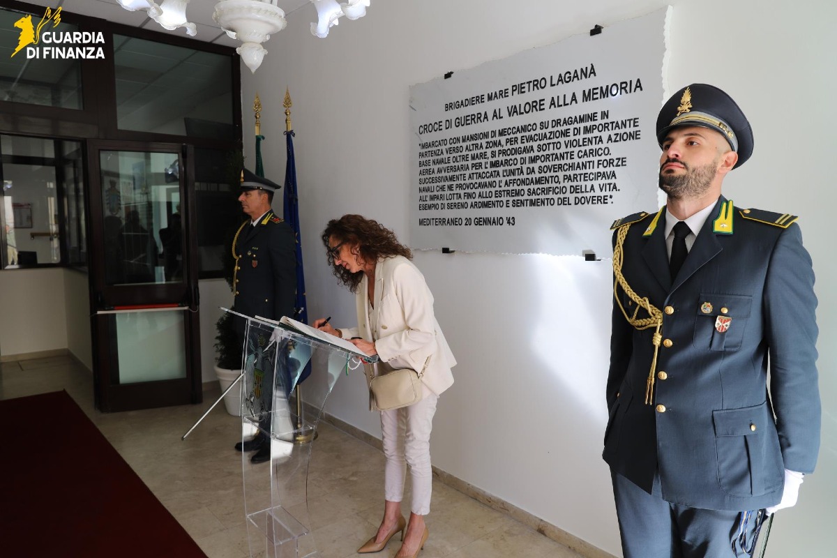 Guardia di Finanza, il sottosegretario Wanda Ferro in visita al Comando regionale Calabria - Foto Uff. Stampa Guardia di finanza 
