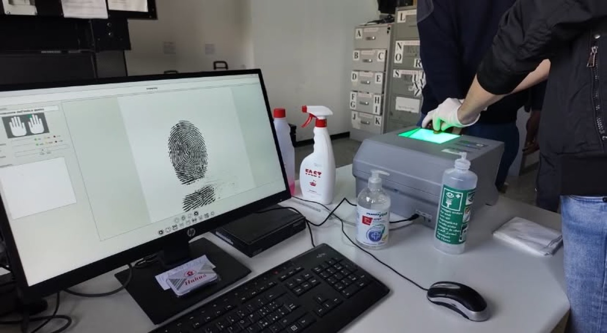 Immigrazione irregolare, disposto il trattenimento di uno straniero: sarà rimpatriato - Foto Uff Stampa Questura di Catanzaro 