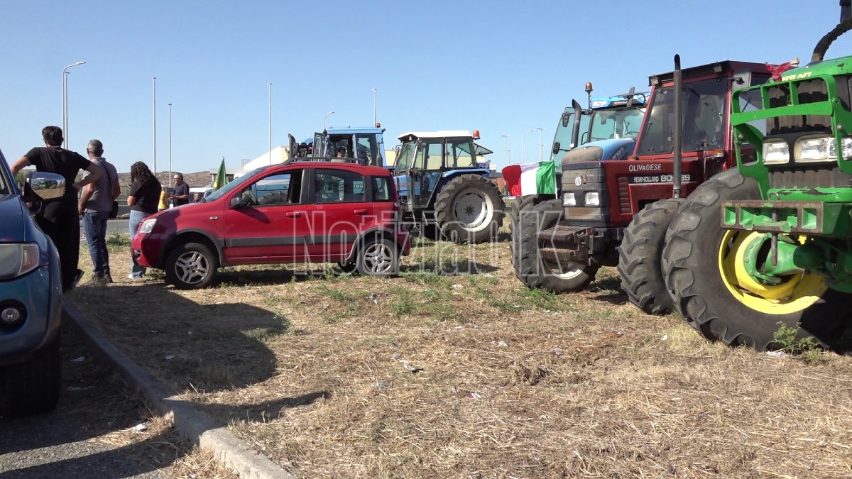 Agricoltori, la protesta non si ferma: la Calabria scende in strada - Foto: Redazione 