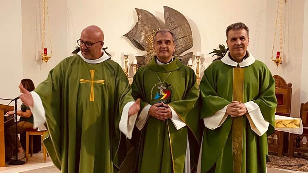 Il vescovo di Melo in visita alla Parrocchia Maria Regina della Famiglia - Foto Uff. Stampa Parrocchia Nocera Terinese 