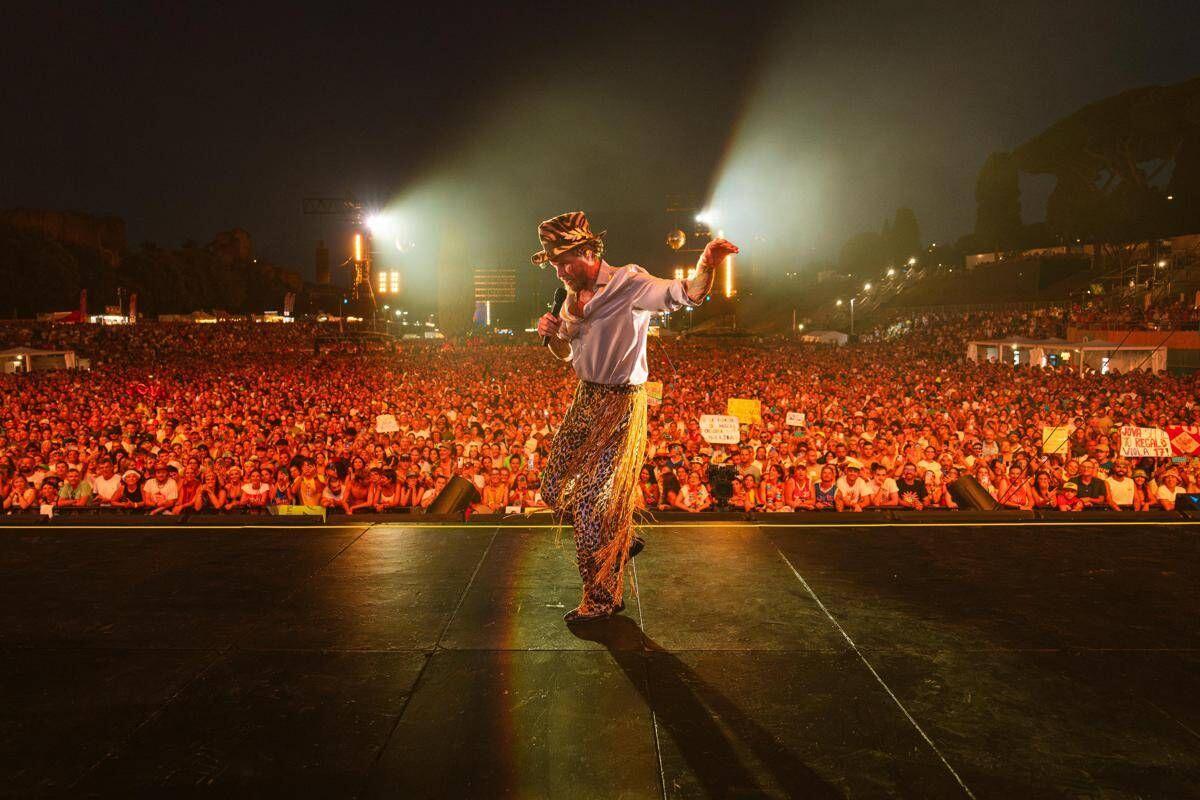 Jovanotti gladiatore col sorriso al Circo Massimo: "Il pessimismo è un lusso che non posso permettermi" - 