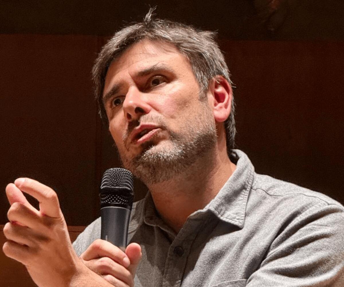 Alessandro Di Battista ricoverato a Cuba, giovedì il possibile rientro in Italia con un volo privato: cosa sappiamo - 