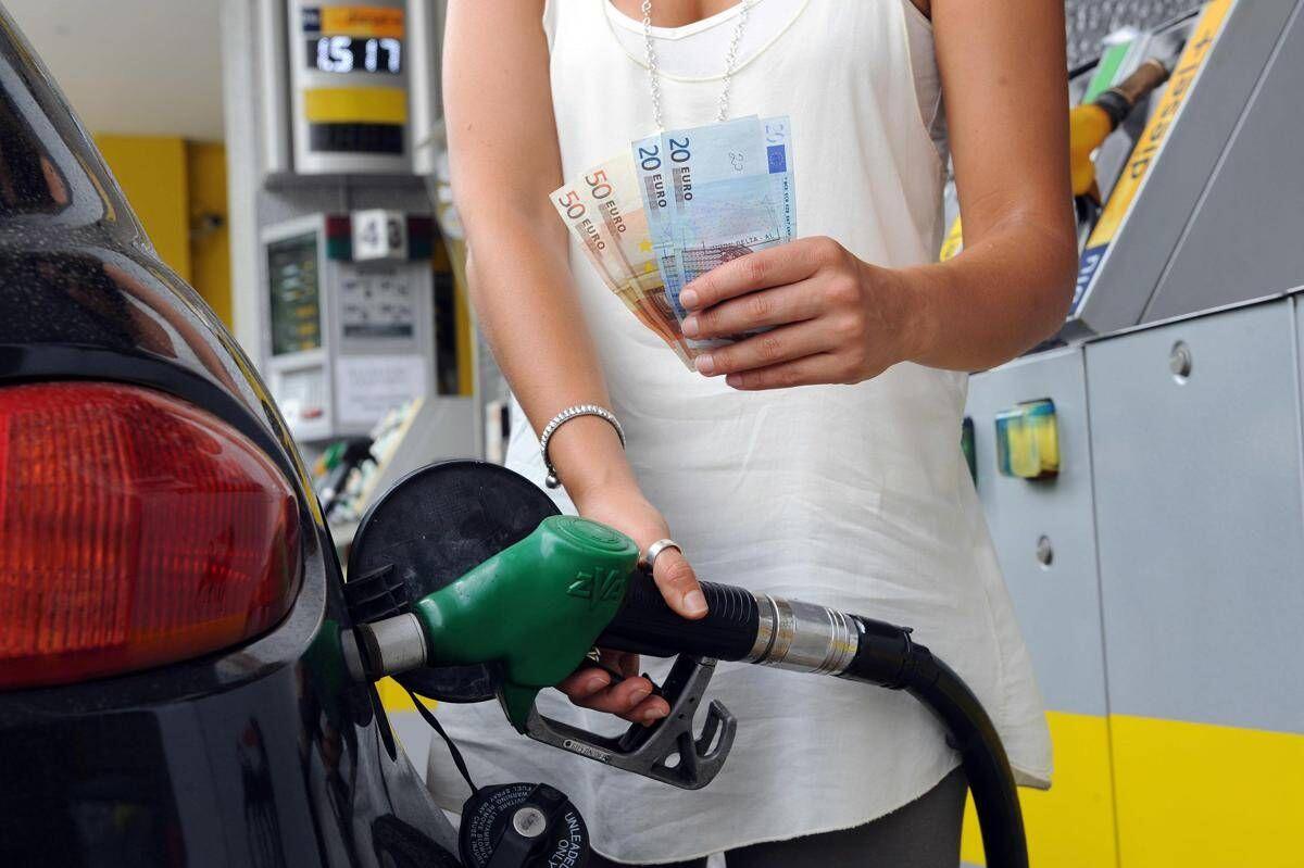 Prezzi benzina e diesel, non si fermano gli aumenti. Unc: "Pieno gasolio costa 40 cent in più in un giorno" - 