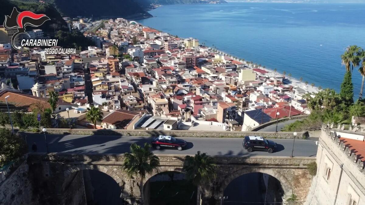 Bagnara Calabra, spari ad un 17enne dopo una rissa: arrestati due coetanei - 