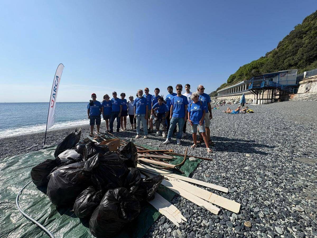 Fondazione Marevivo, arca Fondi e Bper Banca, pulizia tratto costa ligure recuperati 115 kg rifiuti - 