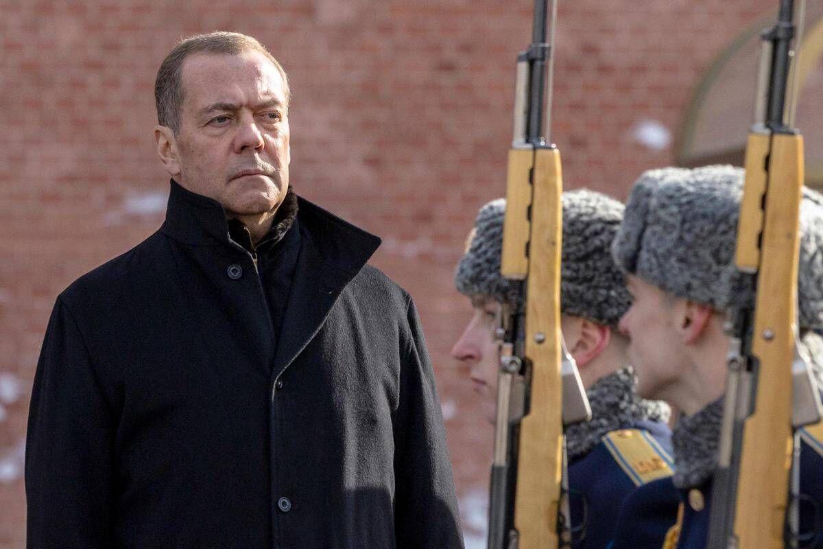 Guerra ibrida, Germania accusa Russia e Medvedev minaccia: "Meriterebbe un attacco diretto" - 