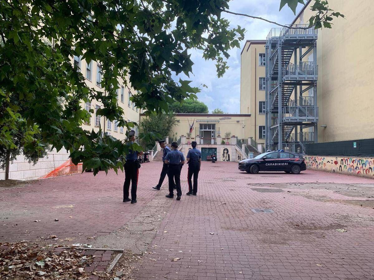 Prof accoltellata a Roma da studente 13enne, la vittima in ospedale: "Che spavento, non me lo aspettavo" - 