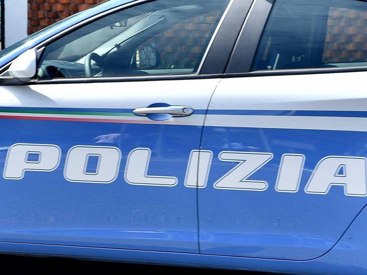 Migrante aggredisce poliziotti con spranga a Crotone. Il Tribunale ne aveva respinto il trattenimento: "Non pericoloso" - 