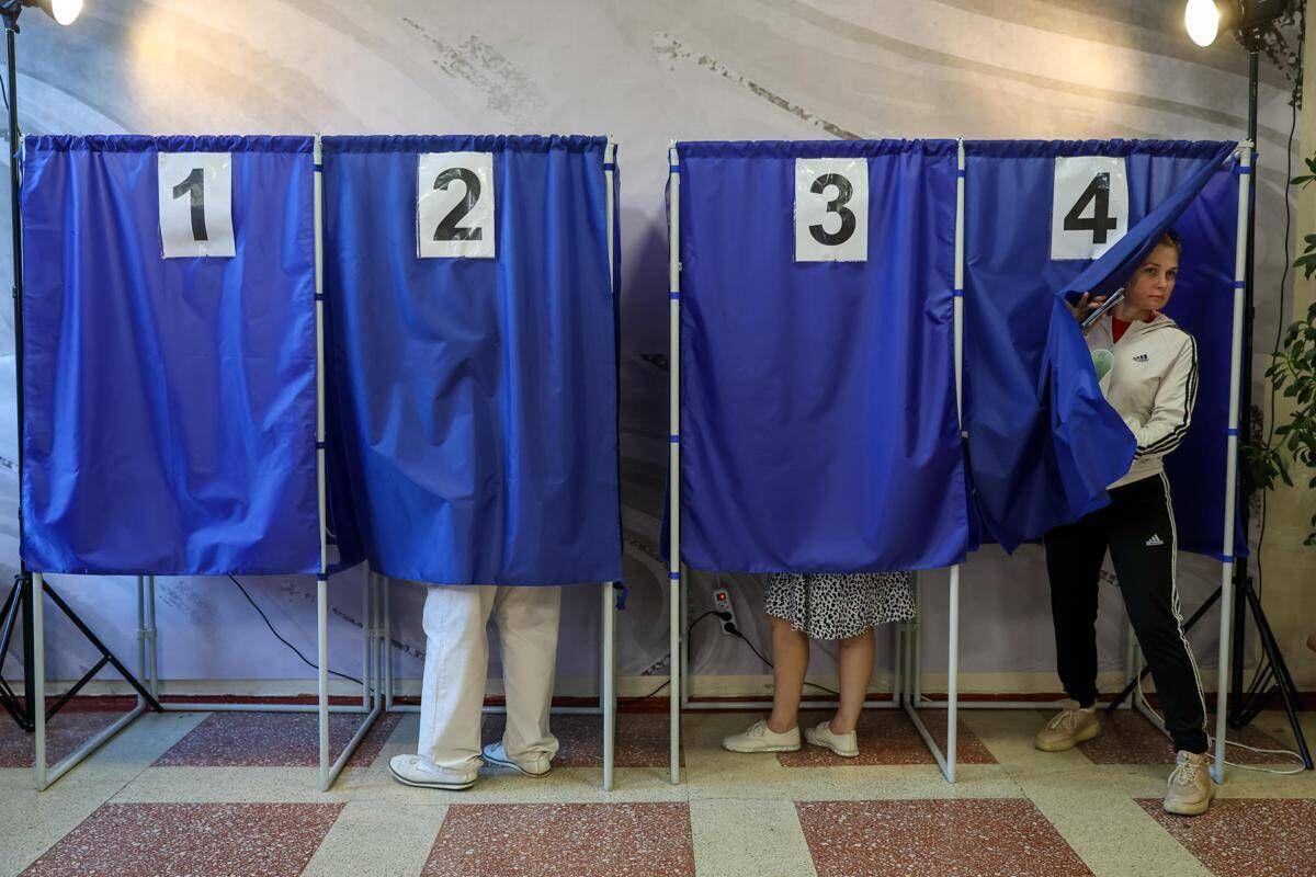 Russia al voto, partecipazione alle 15 al 52,6%: superato il dato delle precedenti consultazioni - 