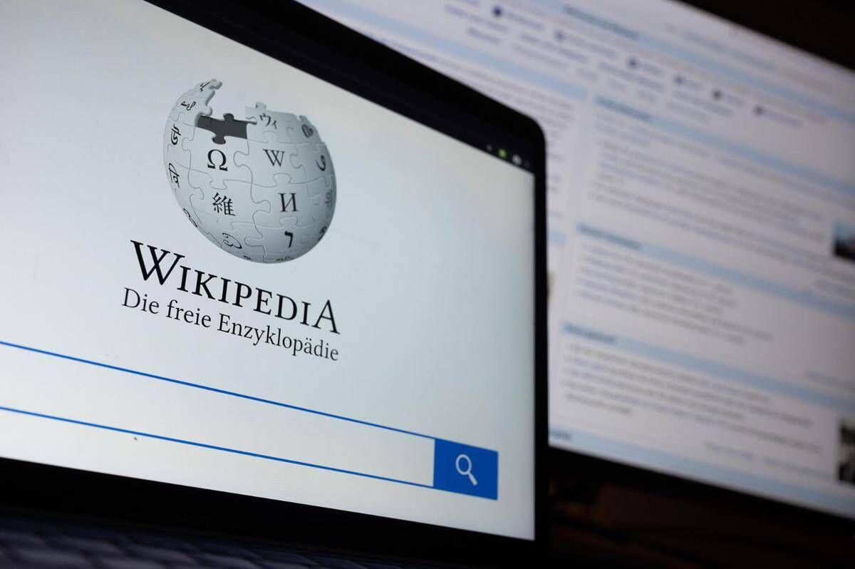 Intelligenza artificiale, fondatore di Wikipedia: "Non è affidabile per scrivere articoli" - 