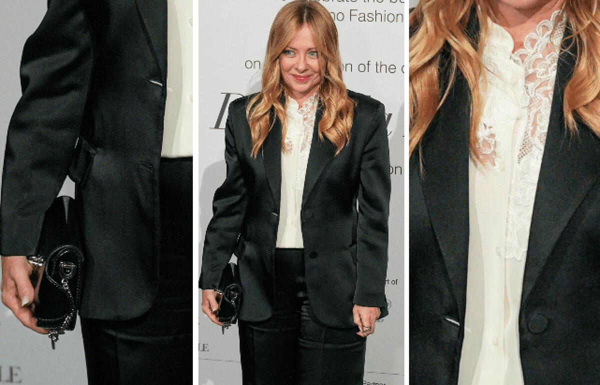 Tailleur nero e camicia bianca, alla cena della Fashion Week Meloni sceglie Ermanno Scervino - 