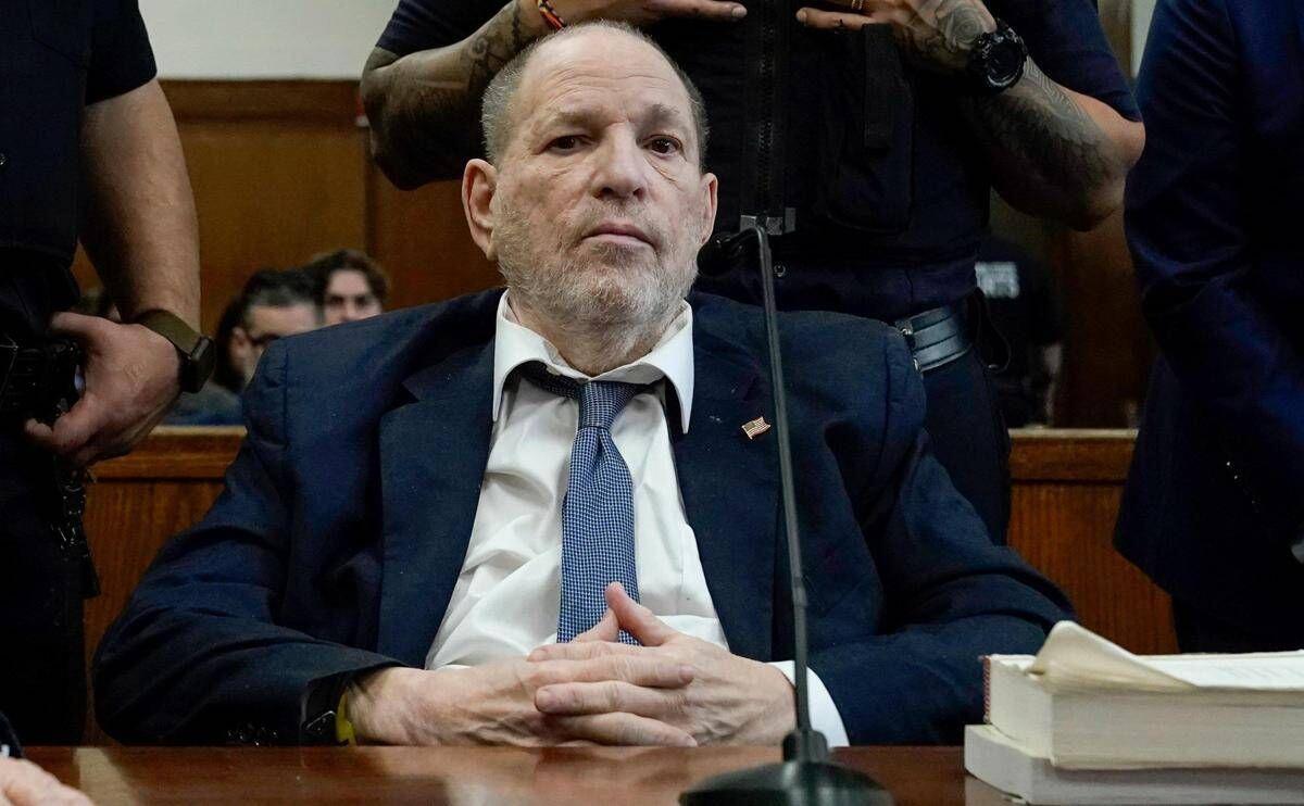 Harvey Weinstein condannato a 15 anni di carcere per violenza sessuale - 