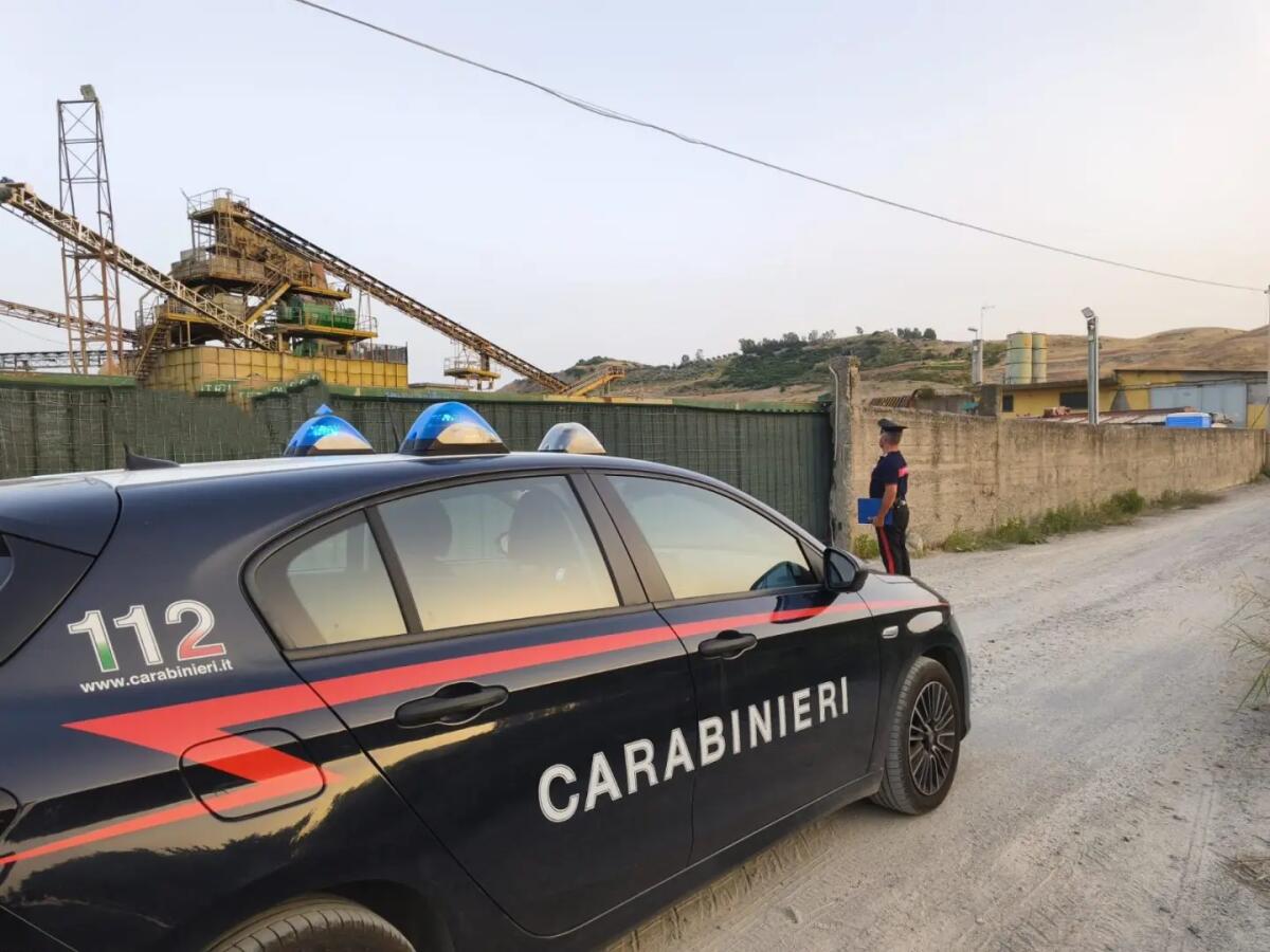 Catanzaro, reflui industriali nel torrente e acque torbide in mare: denunciata una donna di 48 anni - 
