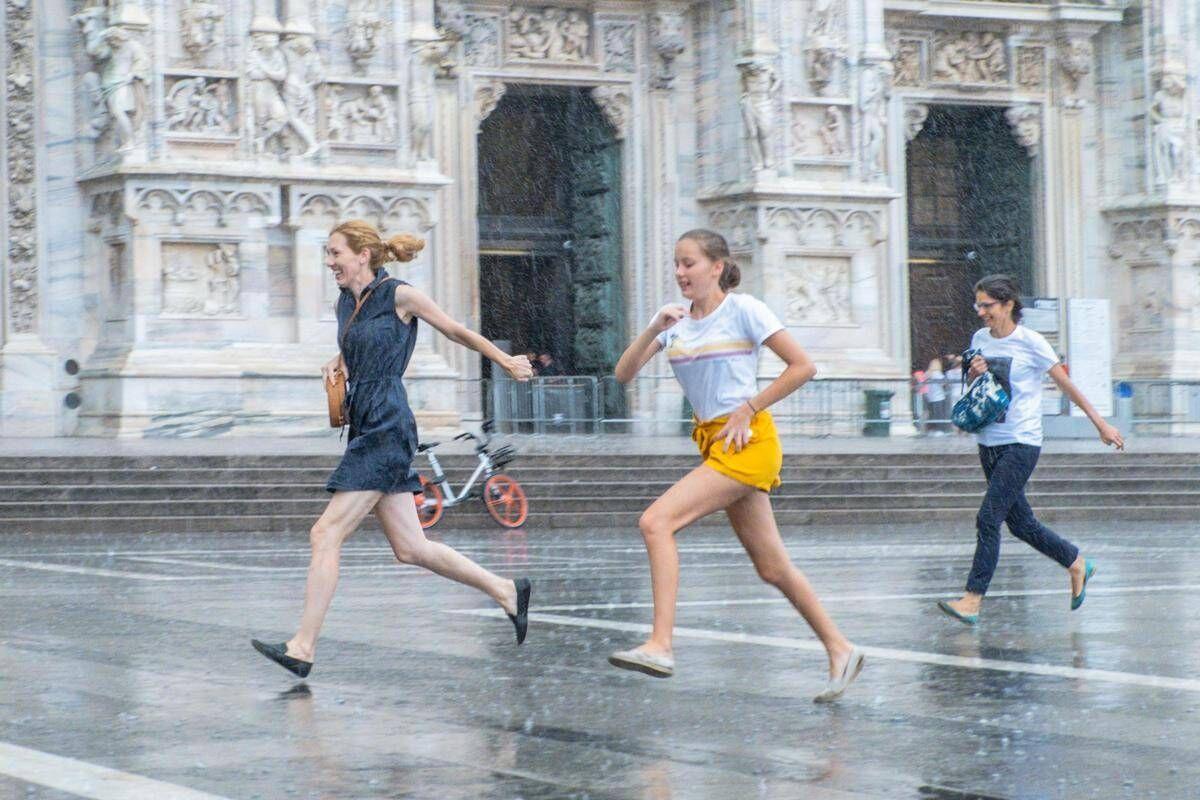 Meteo, quando finisce il caldo record 2026: temperature giù di 8 gradi e temporali in arrivo - 