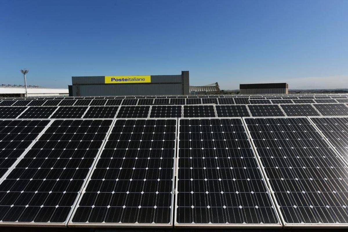 Poste, avanti sviluppo fotovoltaico: target 1300 impianti entro fine anno - 