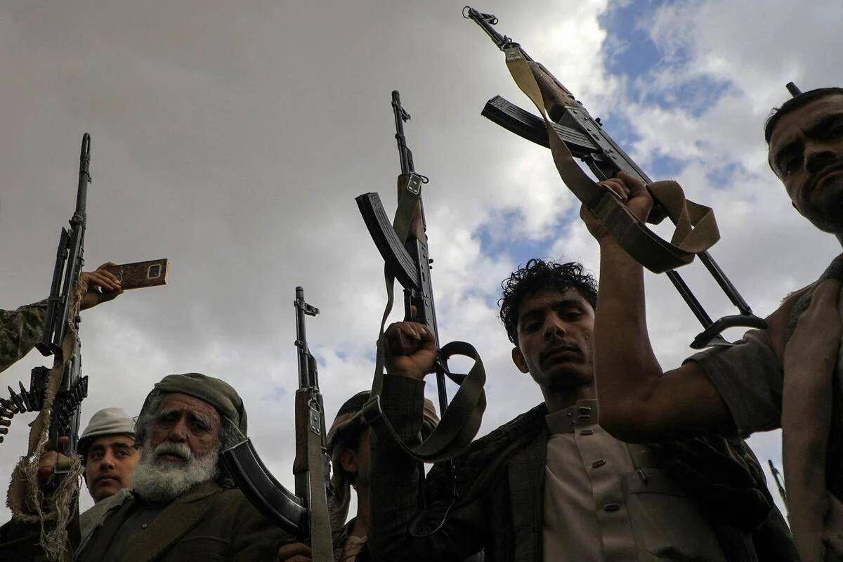 Yemen, scontri fra Houthi e forze governative: "154 morti in due giorni". Gb schiera aereo per rifornire i jet sauditi - 