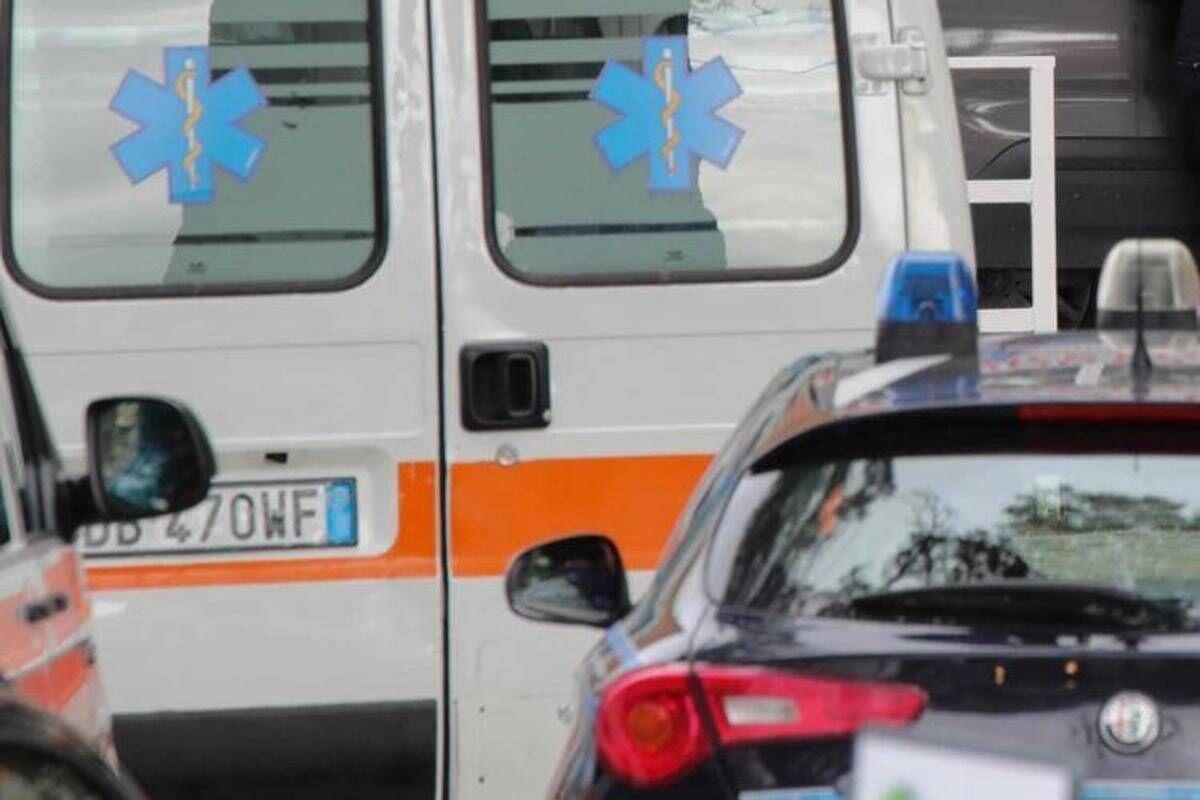 Chieti, scontro frontale tra due auto: morti un 16enne e la zia 23enne al volante - 