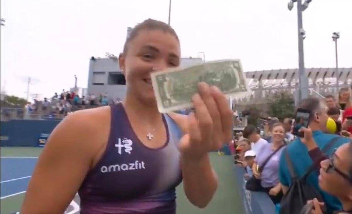 Us Open, Paolini vince e una tifosa le regala... soldi - Video - 