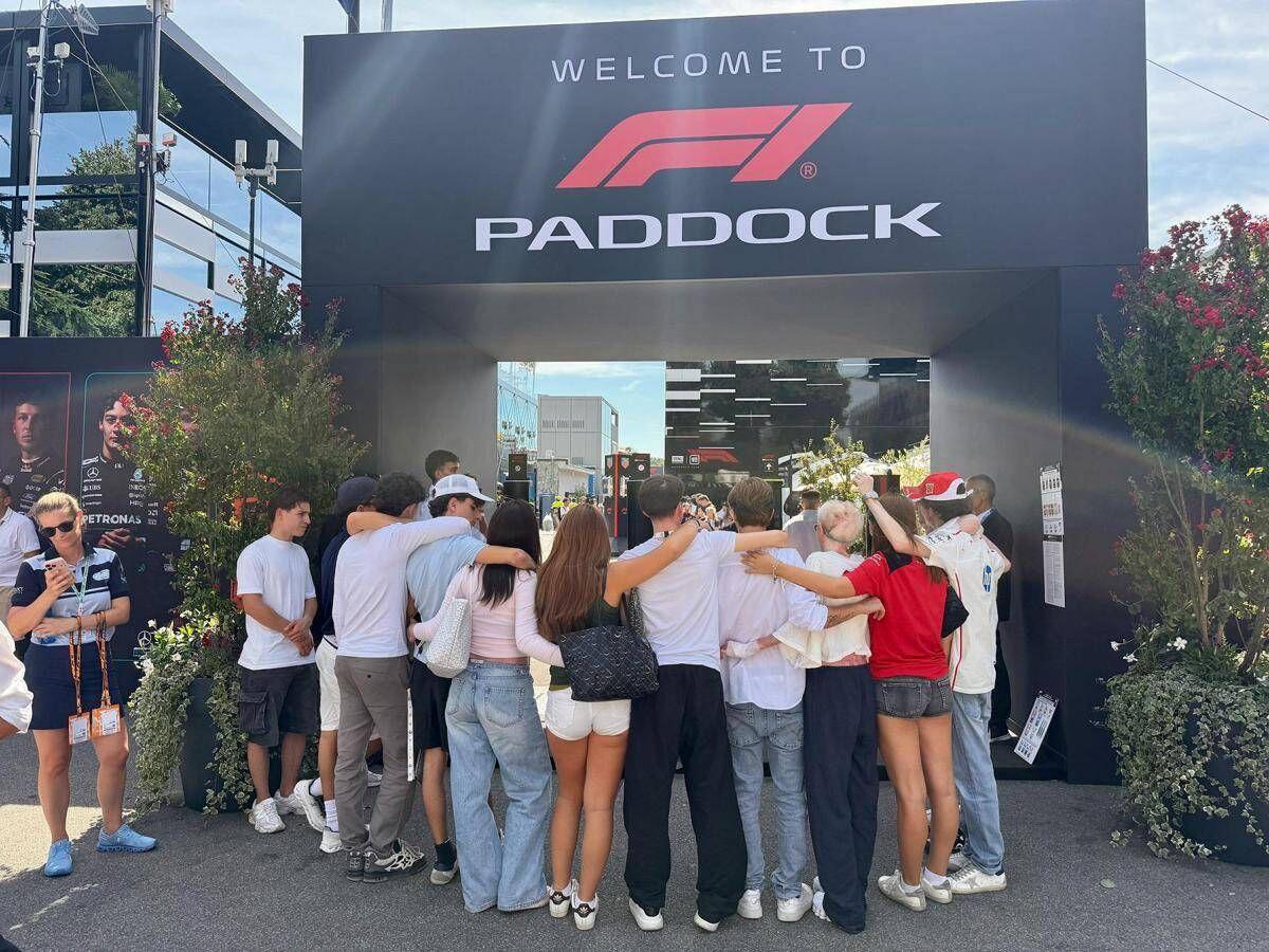 Crans Montana, i ragazzi sopravvissuti alla tragedia di Capodanno ospiti al Gp di Monza - 