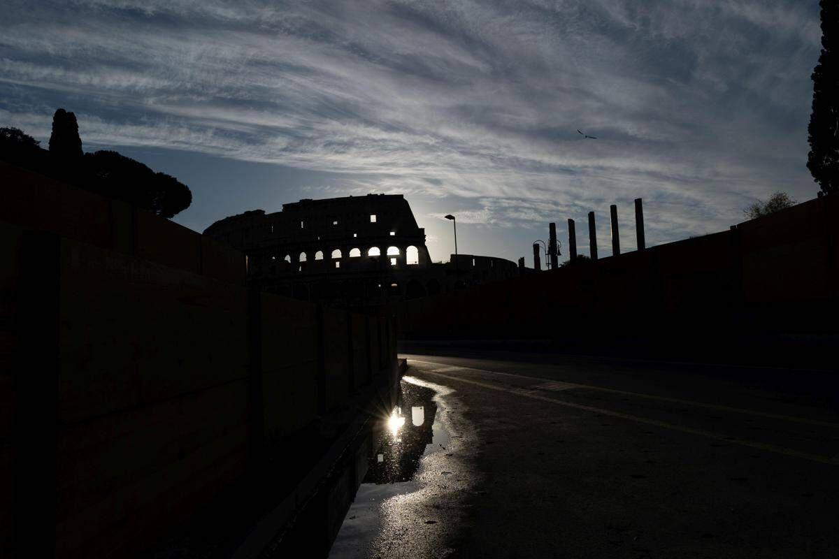 Roma, nella notte incidente sul lavoro al Colosseo: muore operaio di 22 anni - 