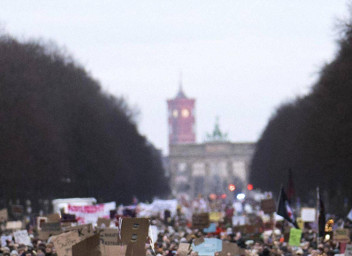 Proteste in Germania dopo voto per Afd in Sassonia‑Anhalt. L'allarme del Consiglio degli Ebrei: "Siamo inorriditi" - 