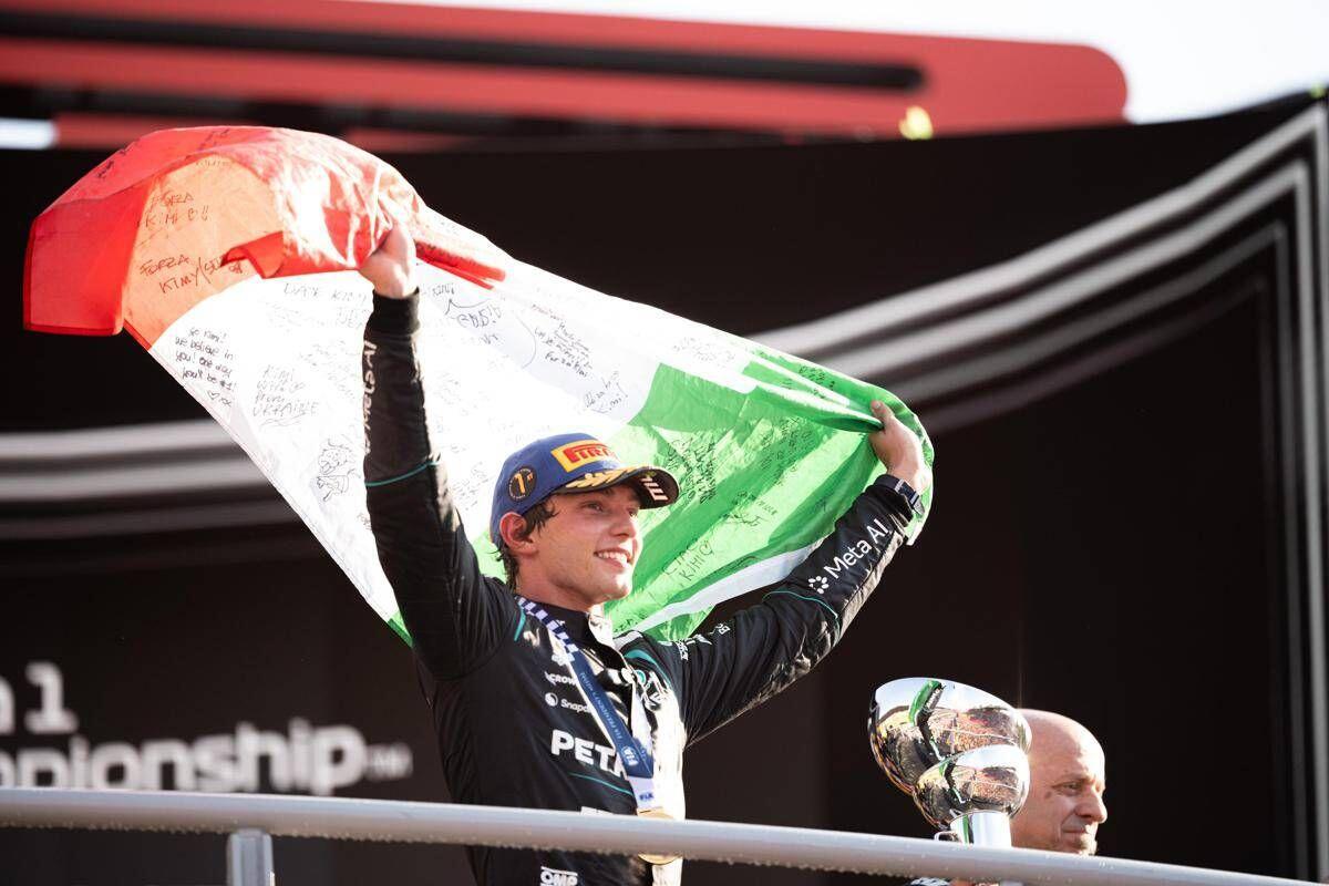 Antonelli, trionfo nel Gp di Monza e lacrime: "Non so cosa ho fatto". I tifosi: "Adesso vinci il Mondiale" - 