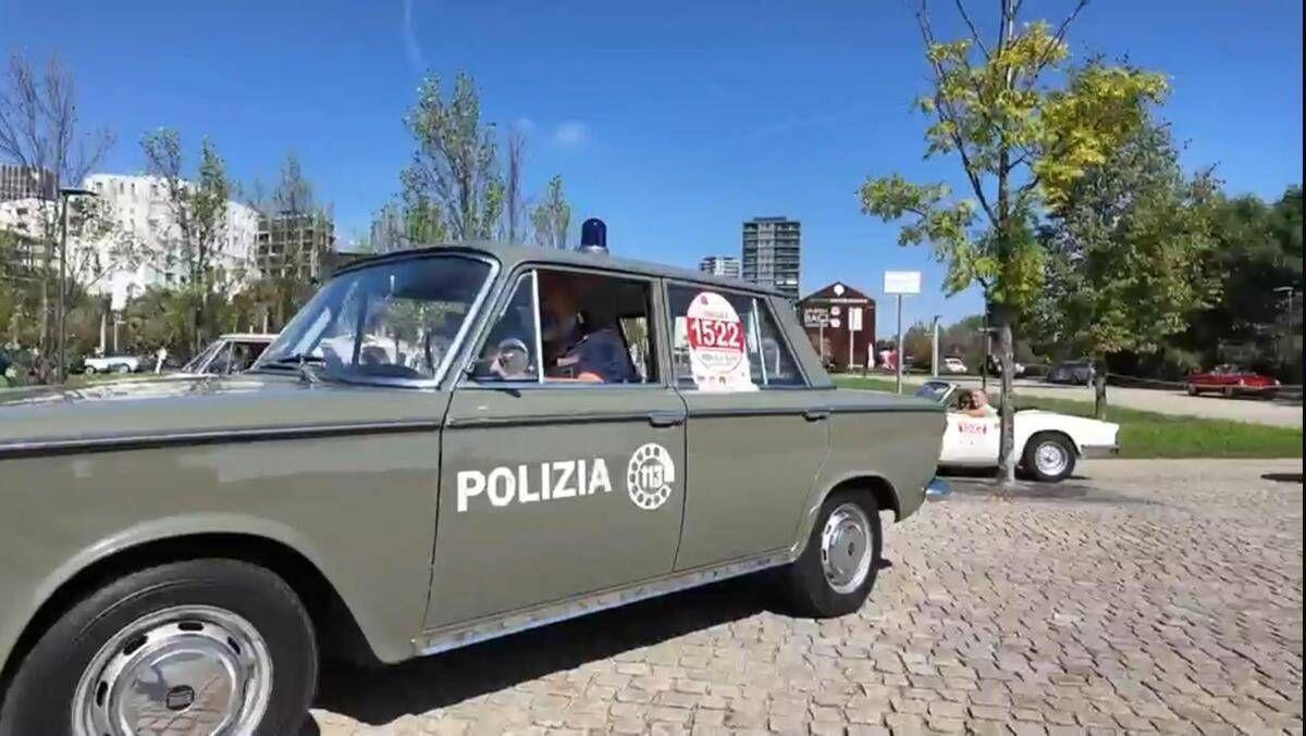 Da Legnano a Milano, la sfilata di auto d'epoca con il numero 1522 per le donne vittime di violenza e stalking - 