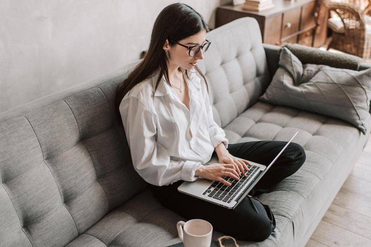 Caro energia e smart working, quanto costa lavorare da casa tra pc e climatizzatore - 