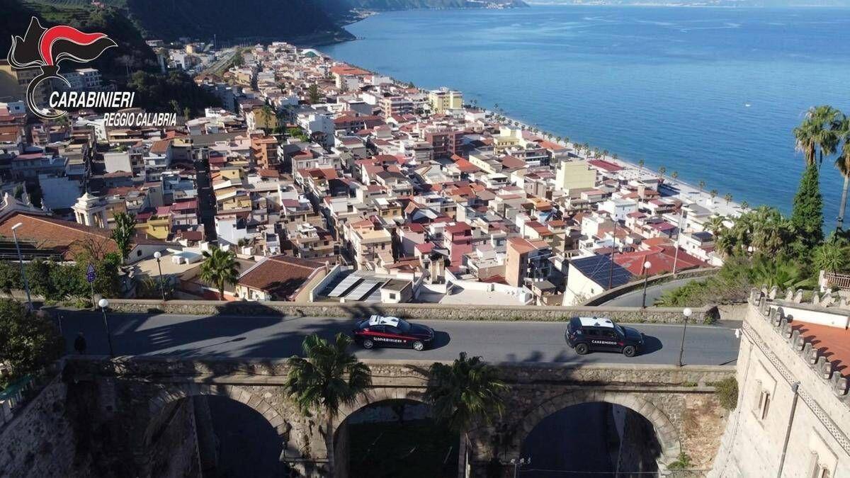 Sparo in testa a un coetaneo perché "ci ha guardati male", arrestati due 17enni - 