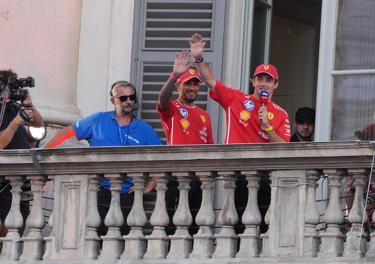 Gp Monza, Hamilton non firma il cappellino (Mercedes) al tifoso - Video - 