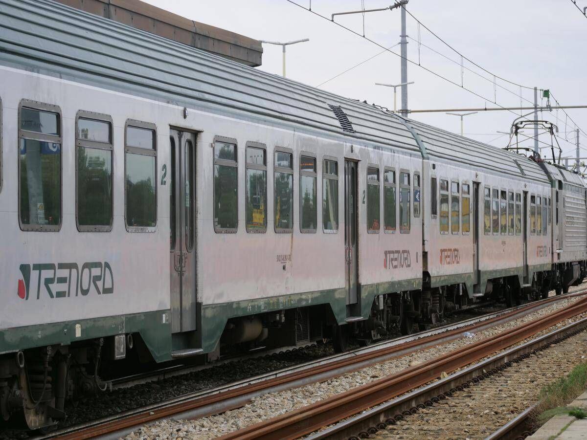 Treni cancellati e ritardi fino a 30 minuti, caos sui binari tra Como e Milano - 