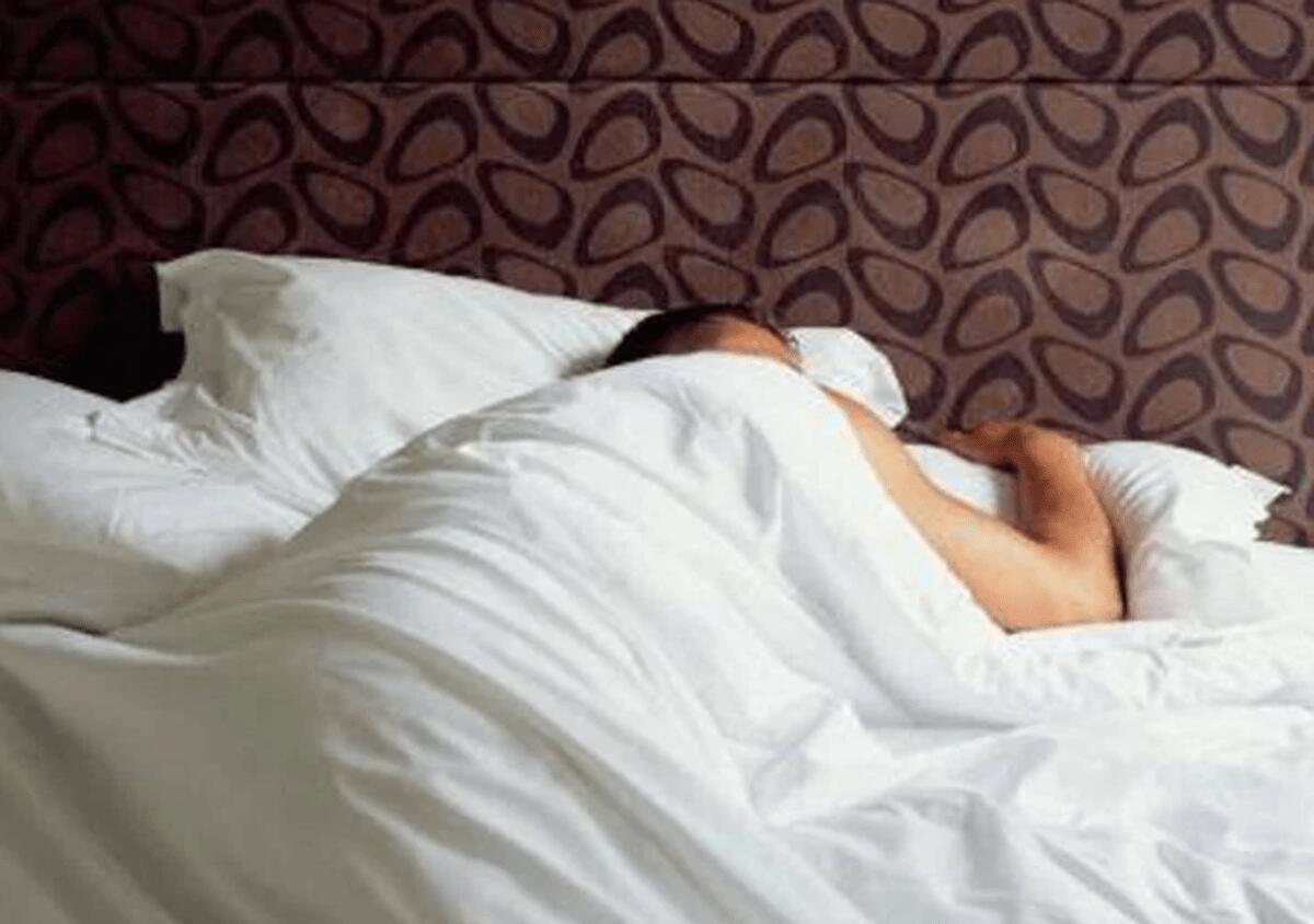 Sonno difficile e stanchezza appena svegli, è colpa dell'orologio biologico: ecco 5 regole per resettarlo - 