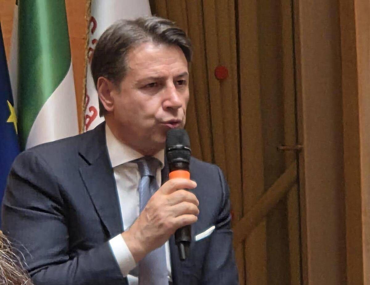 Ucraina, Conte: "Armi a Kiev provocano escalation militare" - 