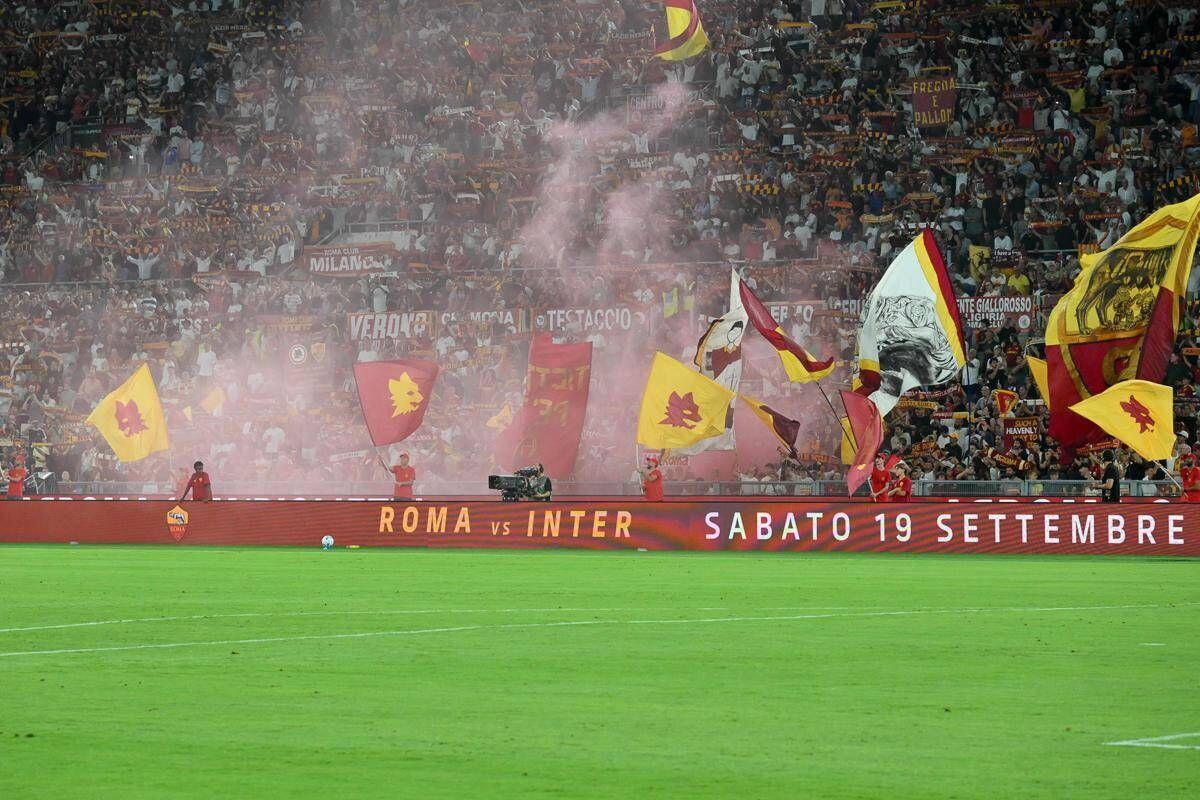 Saluti romani in curva Sud durante Roma-Atalanta all'Olimpico: 14 identificati - 
