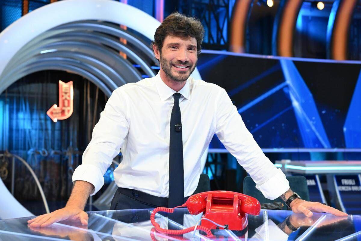 De Martino torna con Affari Tuoi, le novità: dallo studio 'versatile' a Tommasino - 