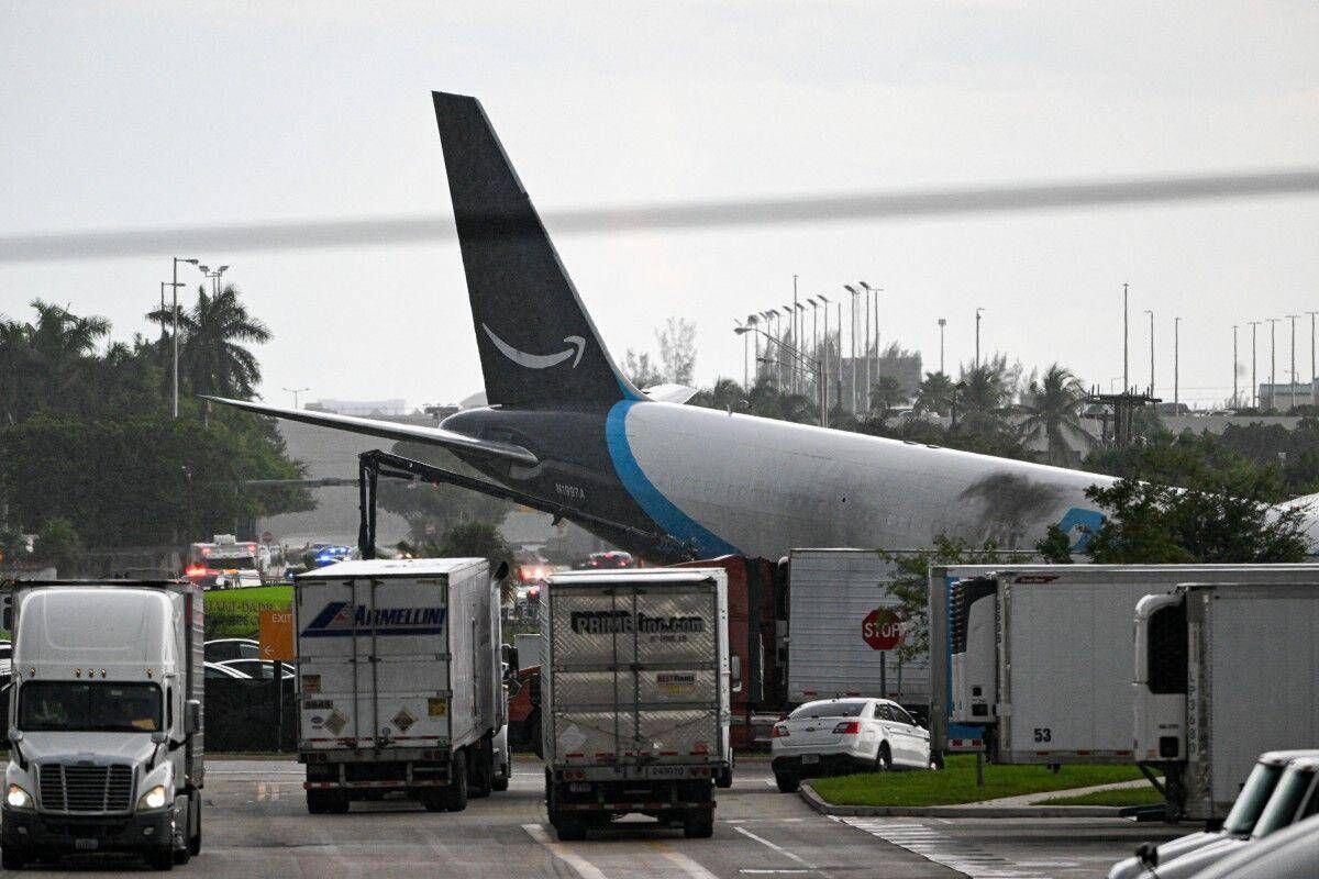 Aereo cargo Amazon fuori pista a Miami, 5 morti e 5 feriti: aperta un'indagine - 