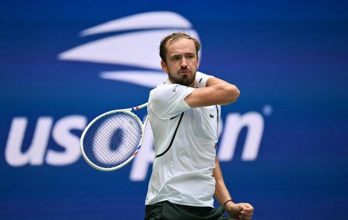 Due uccelli sulla rete e arbitro annulla il punto: furia Medvedev a US Open - 