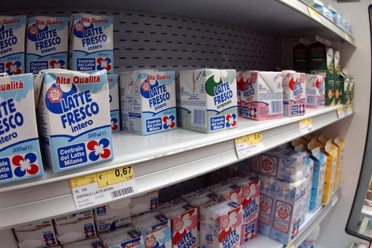 Nei supermercati è caccia ai prodotti scontati: il peso del caro vita sulla spesa degli italiani - 