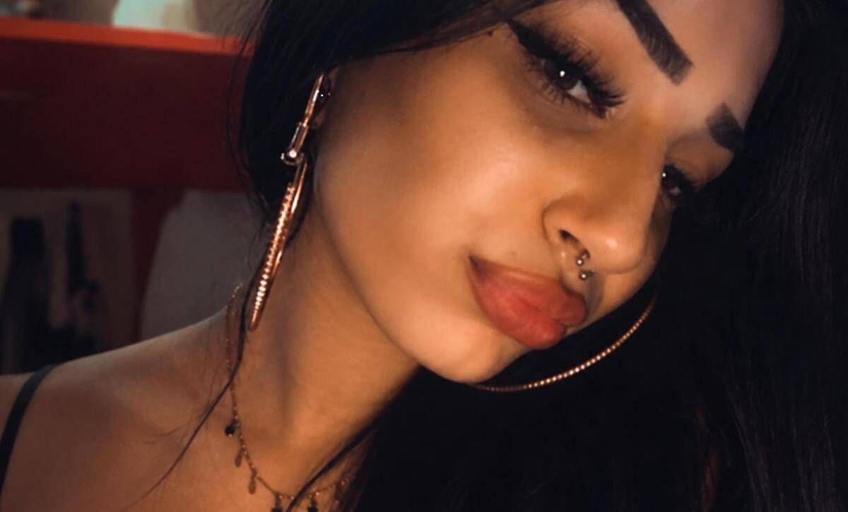 Musica techno e palloncini bianchi, l'ultimo saluto a Maria Spinelli: la 22enne italiana uccisa al rave in Svizzera - 
