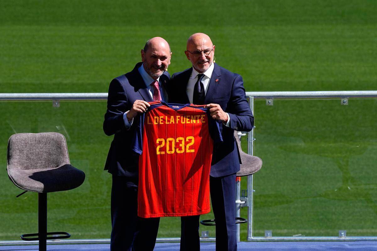Spagna, il ct campione del mondo De La Fuente rinnova fino al 2032 - 