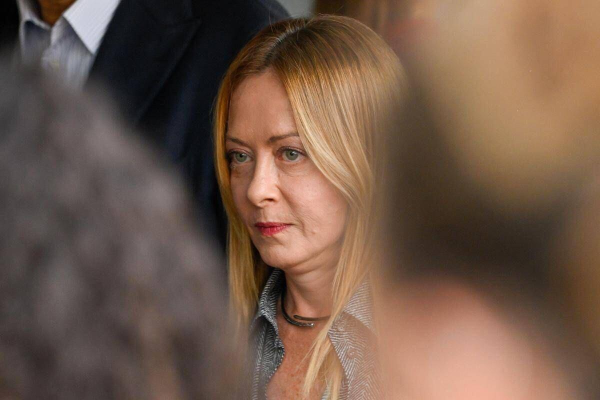 Poliziotti feriti a Roma, Meloni: "Aggressore subito libero, inaccettabile" - 