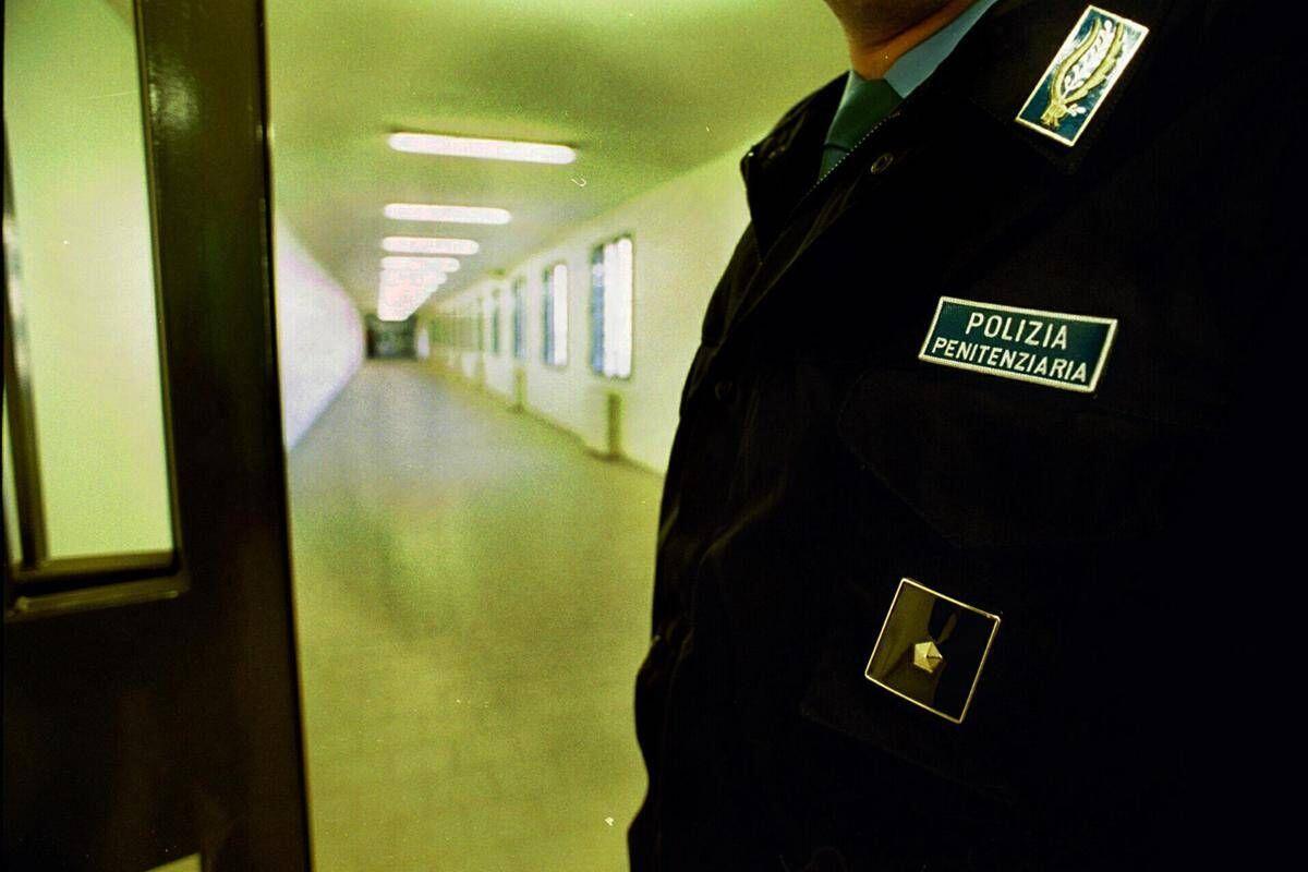 Pisa, detenuti in rivolta in diretta su TikTok al carcere Don Bosco - 