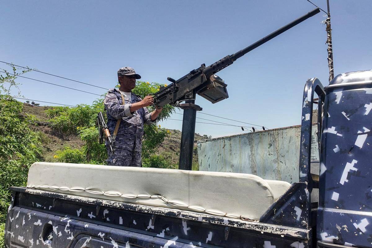 Attacco Houthi in Arabia Saudita, 13 civili feriti. Pentagono smentisce Trump su carenza munizioni - 