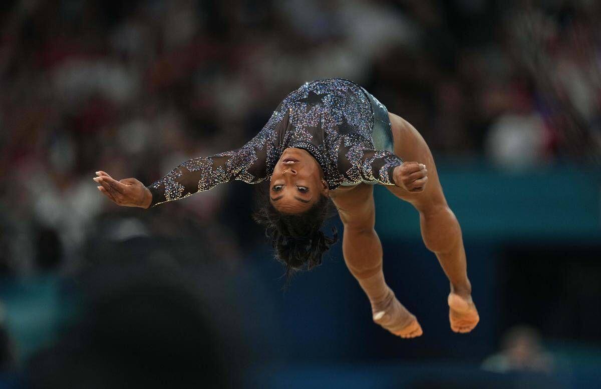 Simone Biles, tre uomini mascherati in casa e Porsche rubata - 