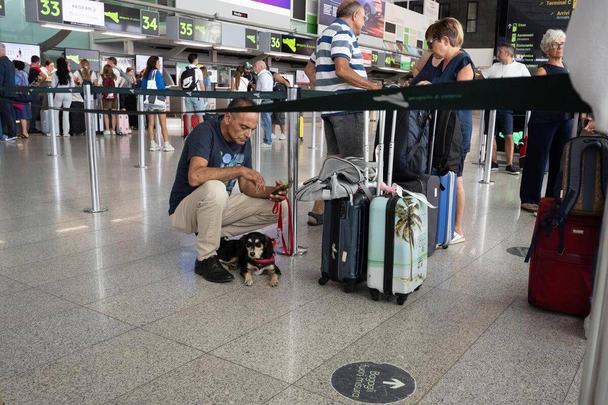 Etna, aeroporto di Catania chiuso: voli sospesi fino alle 12 di lunedì 28 settembre - 