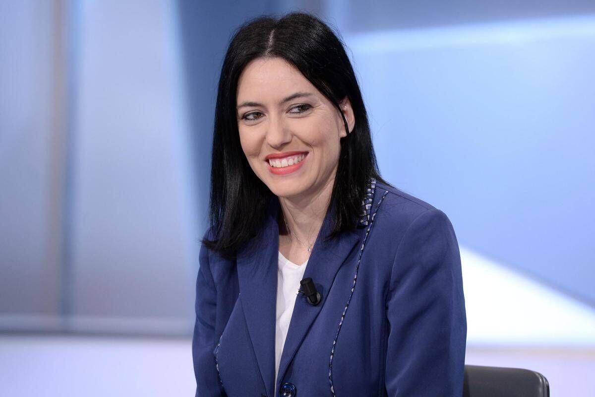 Scuola al via, il messaggio dell'ex ministra Azzolina: "Ragazzi, sognate senza paura" - 