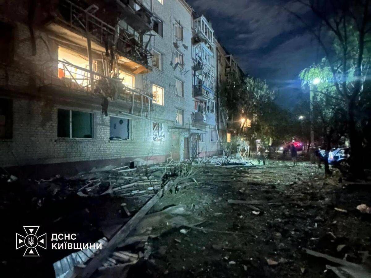 Ucraina, Kiev sotto attacco: almeno 8 morti e incendi. Colpita anche la rete ferroviaria - 