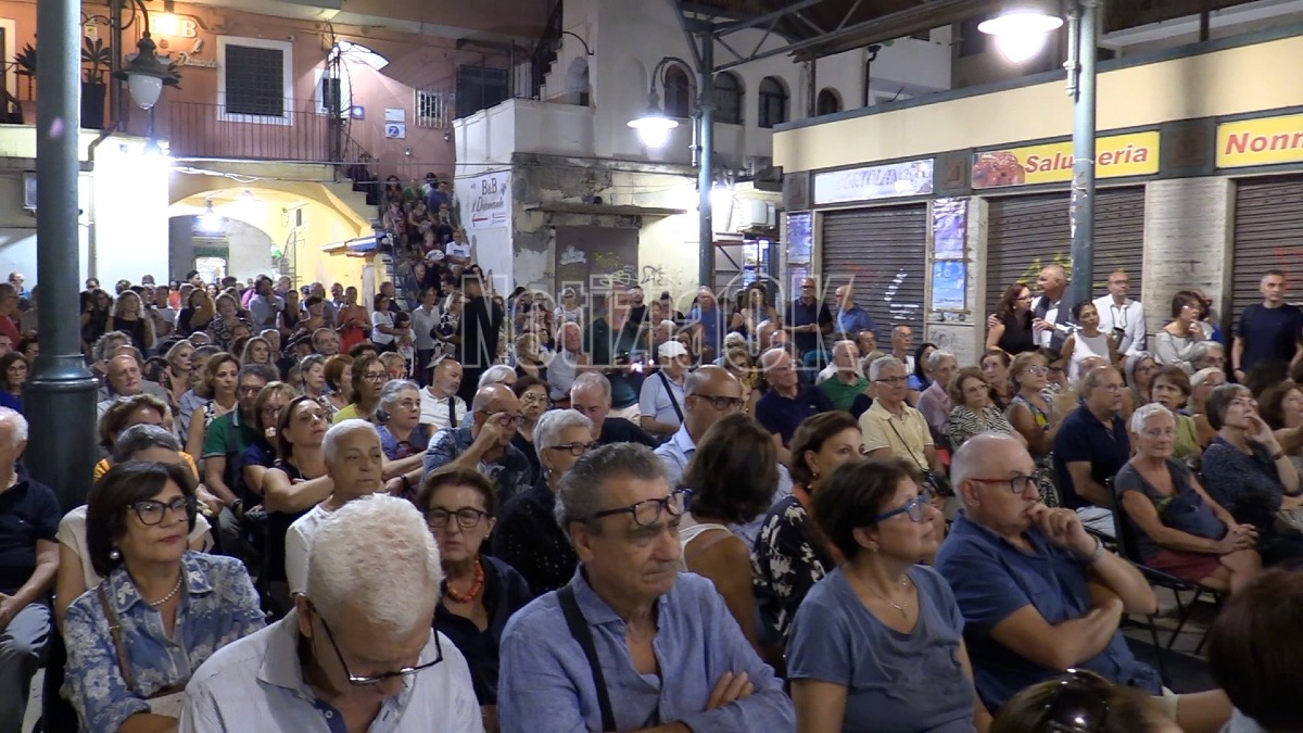 Piano in Piazza - Piazza Mercato Crotone - Foto Redazione 18.09.2026
